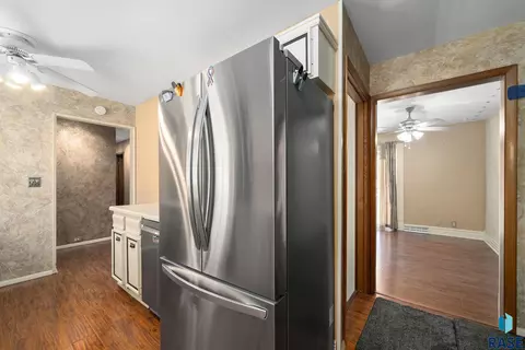Entry Way - 833 E Pam Rd, Sioux Falls, SD 57105 photo 1 of 1