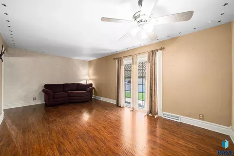 Living - 833 E Pam Rd, Sioux Falls, SD 57105 photo 3 of 3