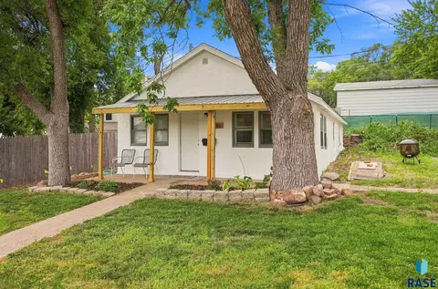 Exterior - 1502 E 12th St, Sioux Falls, SD 57103 photo 1 of 3