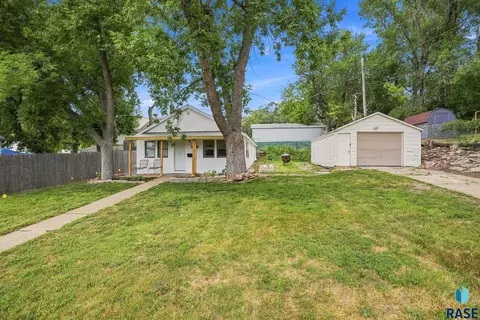 Exterior - 1502 E 12th St, Sioux Falls, SD 57103 photo 3 of 3