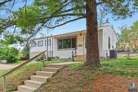 1800 E 13th St, Sioux Falls, SD 57103 photo 2