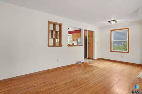 1800 E 13th St, Sioux Falls, SD 57103 photo 4