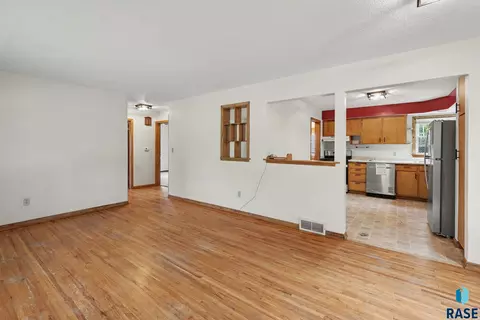 1800 E 13th St, Sioux Falls, SD 57103 photo 5
