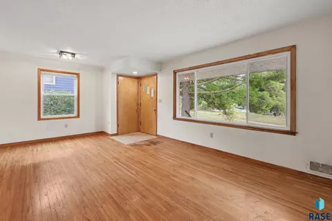 1800 E 13th St, Sioux Falls, SD 57103 photo 3