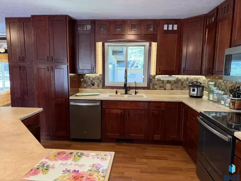 Kitchen - 202 W 3rd St, Marion, SD 57043 photo 6 of 12
