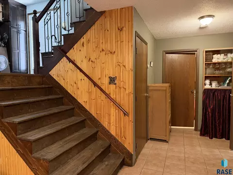 Entry Way - 202 W 3rd St, Marion, SD 57043 photo 4 of 7