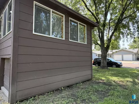 Exterior - 202 W 3rd St, Marion, SD 57043 photo 8 of 11