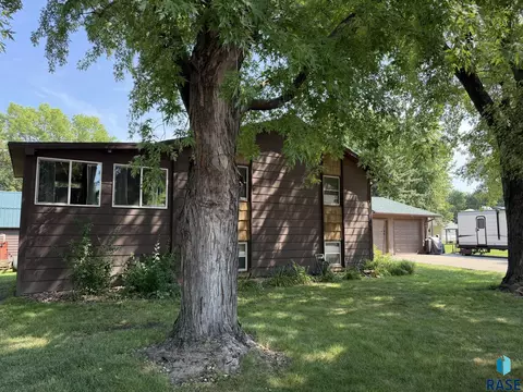 Exterior - 202 W 3rd St, Marion, SD 57043 photo 2 of 11