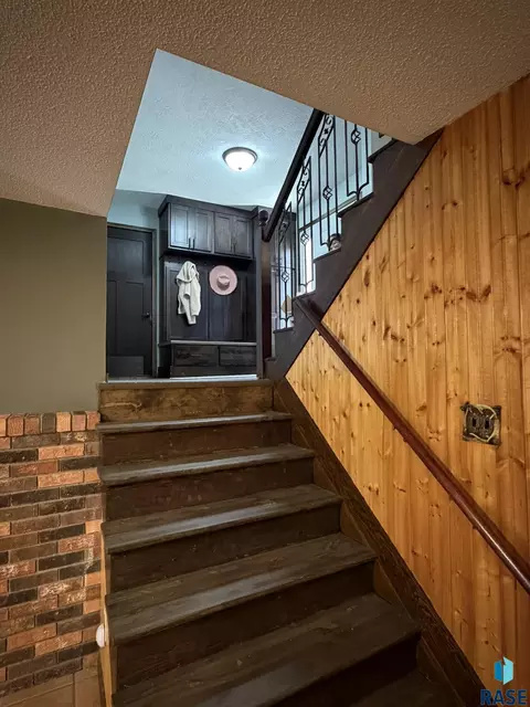 Entry Way - 202 W 3rd St, Marion, SD 57043 photo 6 of 7
