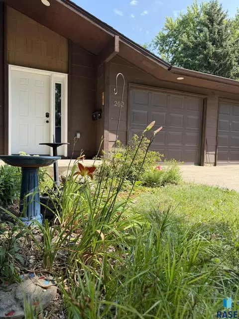 Exterior - 202 W 3rd St, Marion, SD 57043 photo 9 of 11