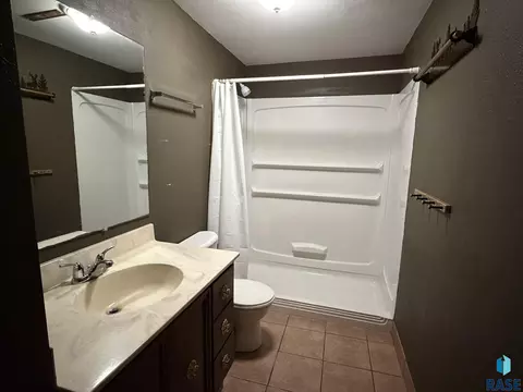 Bath - 202 W 3rd St, Marion, SD 57043 photo 3 of 5