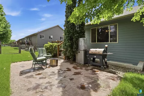 Exterior - 4904 E Tiger Lilly St, Sioux Falls, SD 57110 photo 6 of 9