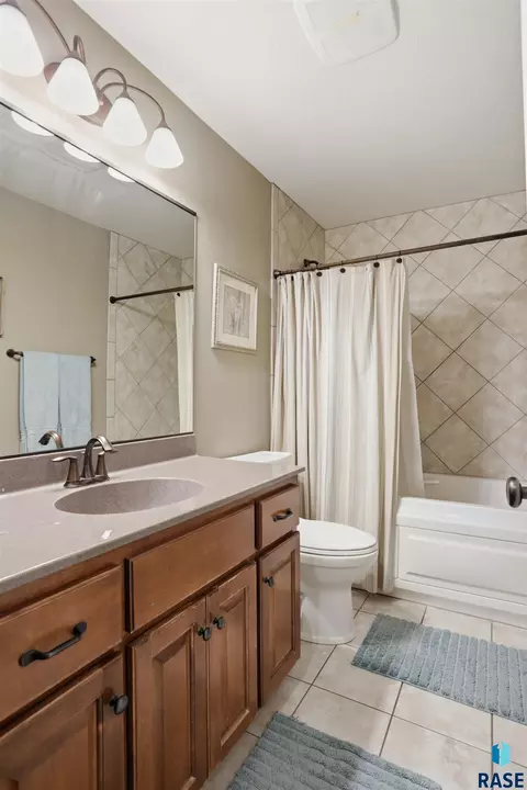 Bath - 4904 E Tiger Lilly St, Sioux Falls, SD 57110 photo 1 of 3