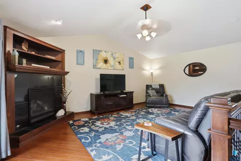 Living - 4904 E Tiger Lilly St, Sioux Falls, SD 57110 photo 2 of 3