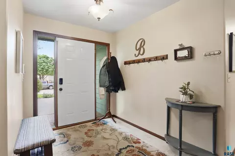 Entry Way - 4904 E Tiger Lilly St, Sioux Falls, SD 57110 photo 1 of 2