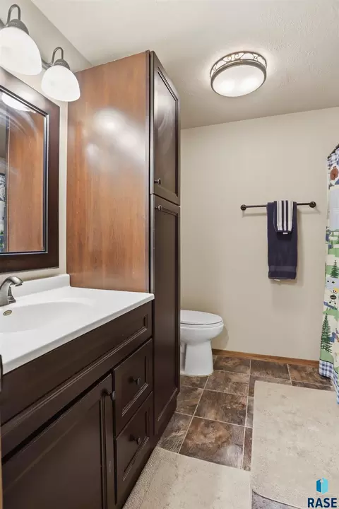 Bath - 4904 E Tiger Lilly St, Sioux Falls, SD 57110 photo 3 of 3
