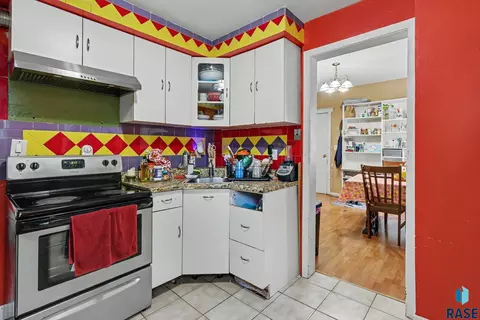 Kitchen - 1313 E 6th St, Sioux Falls, SD 57103 photo 1 of 2