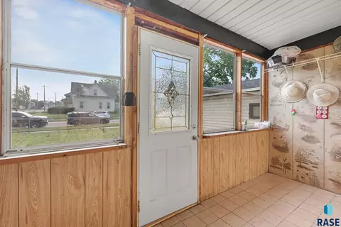 Exterior - 1313 E 6th St, Sioux Falls, SD 57103 photo 2 of 5