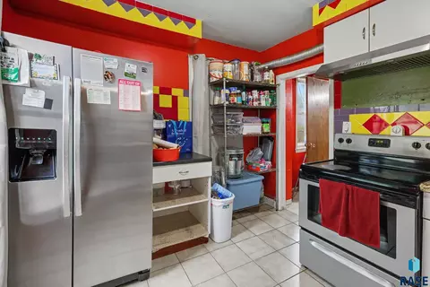 Kitchen - 1313 E 6th St, Sioux Falls, SD 57103 photo 2 of 2