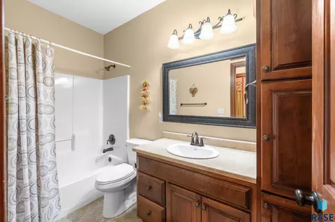 Bath - S Kinderhook Ave, Sioux Falls, SD 57106 photo 3 of 3