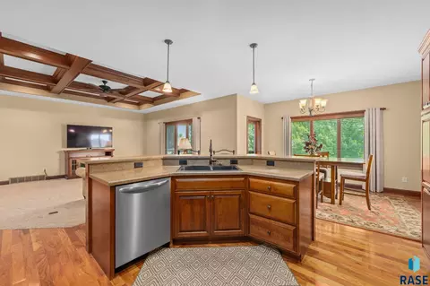 Kitchen - S Kinderhook Ave, Sioux Falls, SD 57106 photo 4 of 5