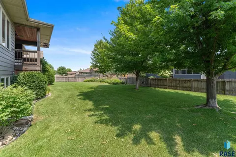 Exterior - S Kinderhook Ave, Sioux Falls, SD 57106 photo 4 of 6