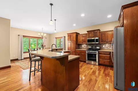 Kitchen - S Kinderhook Ave, Sioux Falls, SD 57106 photo 5 of 5