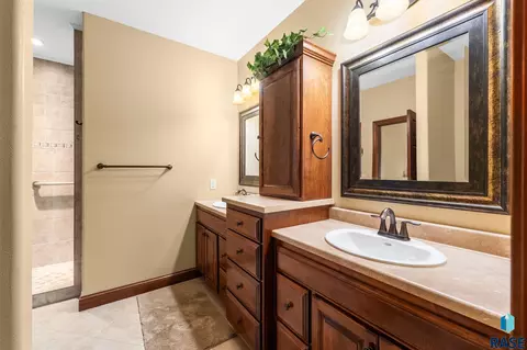 Bath - S Kinderhook Ave, Sioux Falls, SD 57106 photo 1 of 3