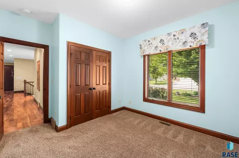 Bedroom - S Kinderhook Ave, Sioux Falls, SD 57106 photo 4 of 5