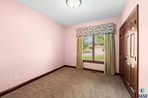 Bedroom - S Kinderhook Ave, Sioux Falls, SD 57106 photo 5 of 5