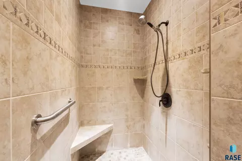 Bath - S Kinderhook Ave, Sioux Falls, SD 57106 photo 2 of 3