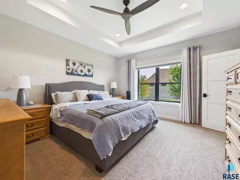 Bedroom - E Shadow Creek Ln, Sioux Falls, SD 57108 photo 1 of 8