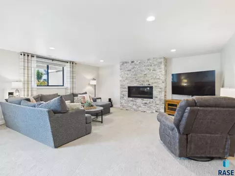 Living - E Shadow Creek Ln, Sioux Falls, SD 57108 photo 7 of 9