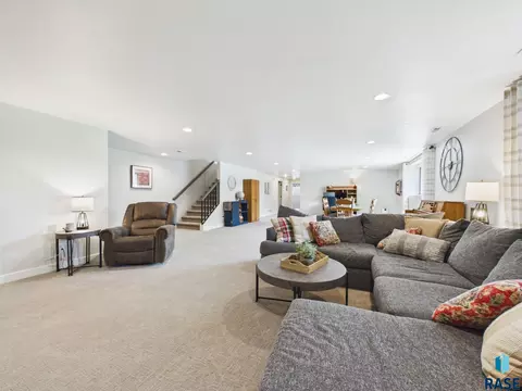 Living - E Shadow Creek Ln, Sioux Falls, SD 57108 photo 8 of 9