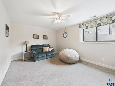 Bedroom - E Shadow Creek Ln, Sioux Falls, SD 57108 photo 6 of 8