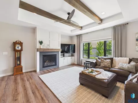 Living - E Shadow Creek Ln, Sioux Falls, SD 57108 photo 5 of 9