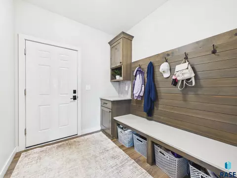 Entry Way - E Shadow Creek Ln, Sioux Falls, SD 57108 photo 2 of 2