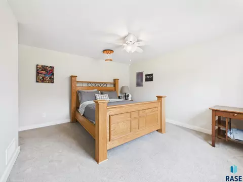 Bedroom - E Shadow Creek Ln, Sioux Falls, SD 57108 photo 7 of 8