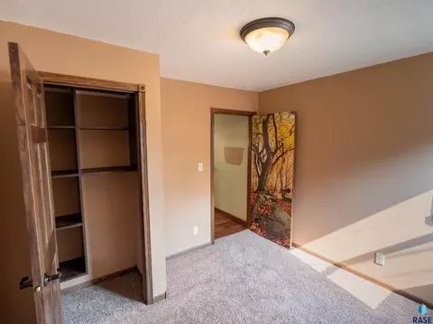 Bedroom - W 10th St, Sioux Falls, SD 57104 photo 1 of 10