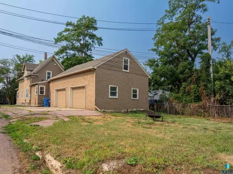 Exterior - W 10th St, Sioux Falls, SD 57104 photo 1 of 4