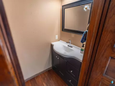 Bath - W 10th St, Sioux Falls, SD 57104 photo 1 of 2