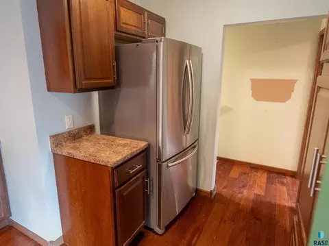 Kitchen - W 10th St, Sioux Falls, SD 57104 photo 4 of 4
