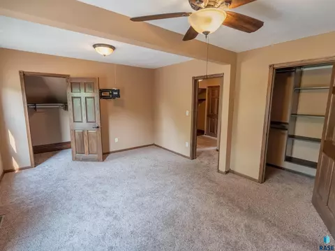 Bedroom - W 10th St, Sioux Falls, SD 57104 photo 3 of 10