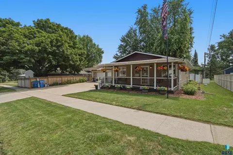 Exterior - 807 Elder St, Canton, SD 57013 photo 1 of 13