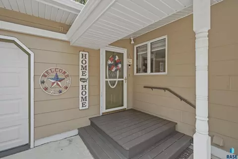 Exterior - 807 Elder St, Canton, SD 57013 photo 3 of 13