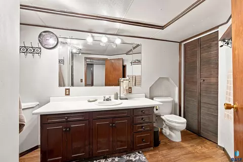 Bath - 807 Elder St, Canton, SD 57013 photo 3 of 4