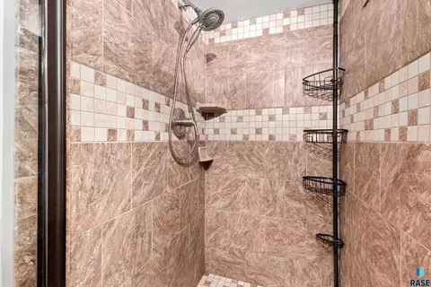 Bath - 807 Elder St, Canton, SD 57013 photo 4 of 4