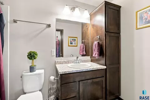 Bath - 3509 E Siasconset Pl, Sioux Falls, SD 57108 photo 2 of 3