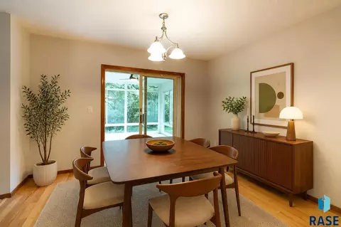 Dining - 4209 E Shenandoah Trl, Sioux Falls, SD 57103 photo 1 of 1