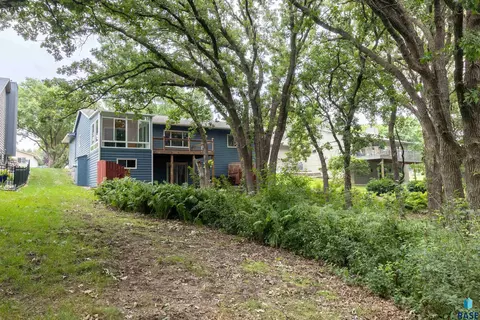 Exterior - 4209 E Shenandoah Trl, Sioux Falls, SD 57103 photo 4 of 19